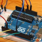 Nahaufnahme des Arduino-Mikrocontrollers